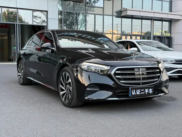 Mercedes-Benz E-Class — Фото автомобиля 3