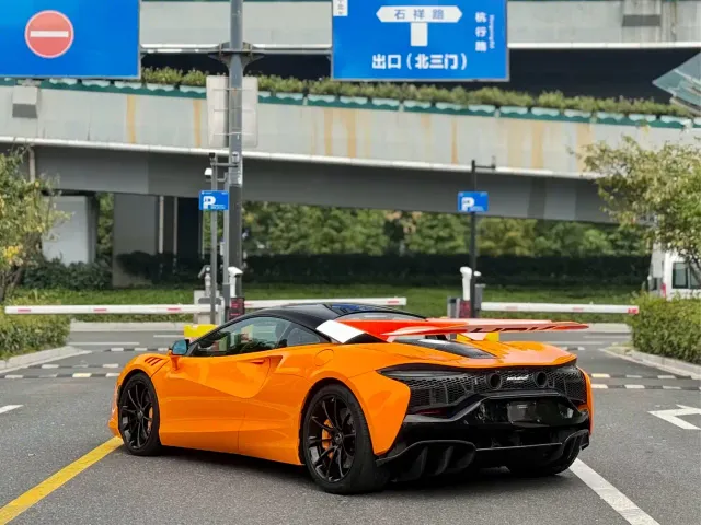 McLaren Artura — Фото автомобиля 9