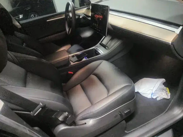 Tesla Model Y — Фото автомобиля 10