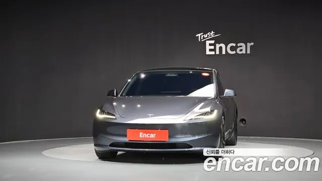 Tesla Model 3 — Фото автомобиля 3