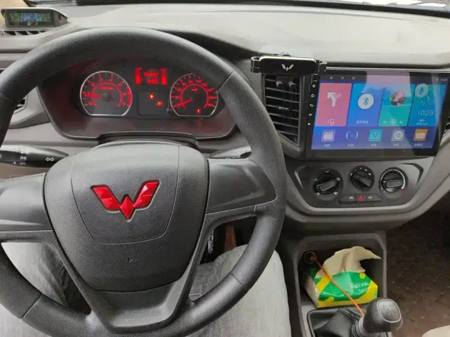 Wuling Hongguang V — Фото автомобиля 12