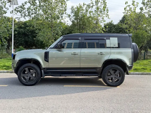 Land Rover Defender — Фото автомобиля 7
