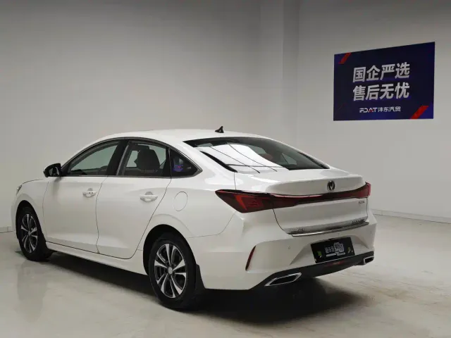 Changan Eado — Фото автомобиля 6