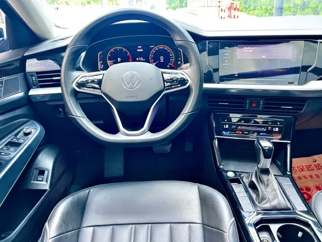 Volkswagen Passat — Фото автомобиля 12