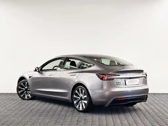 Tesla Model 3 — Фото автомобиля 5