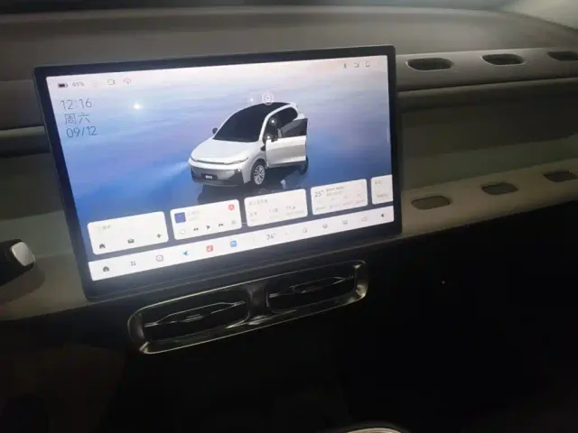 Leapmotor B10 — Фото автомобиля 12