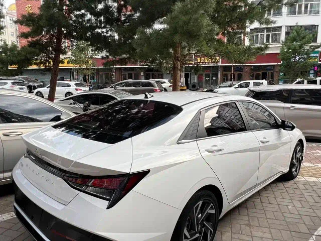 Hyundai Elantra — Фото автомобиля 14