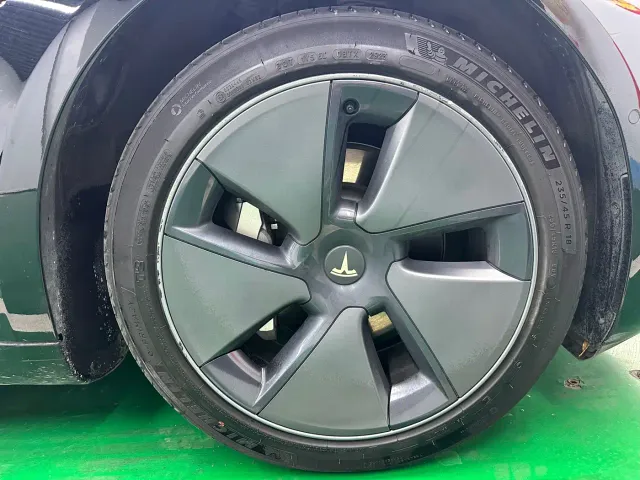 Tesla Model 3 — Фото автомобиля 29
