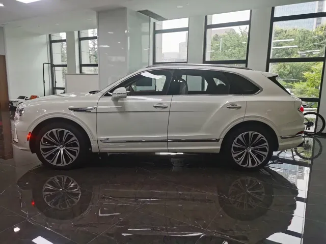 Bentley Bentayga — Фото автомобиля 5
