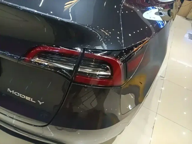 Tesla Model Y — Фото автомобиля 7