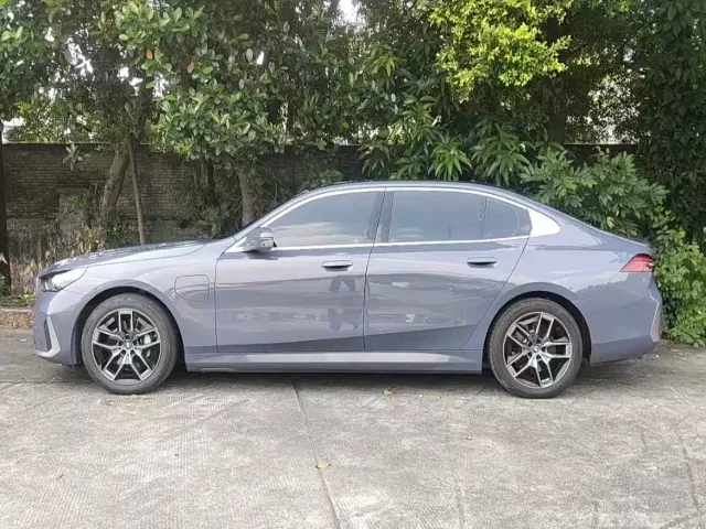 BMW i5 — Фото автомобиля 4