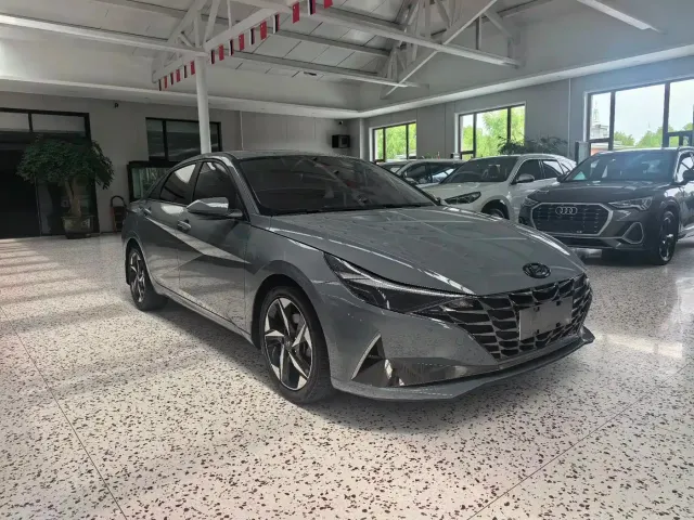 Hyundai Elantra 2022 1.5L CVT LUX Premium Edition — Фото автомобиля 2