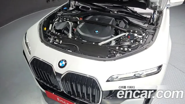 BMW 7-Series 7 серия (G70) 740i xDrive M Sport — Фото автомобиля 6