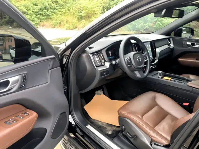 Volvo XC60 — Фото автомобиля 15
