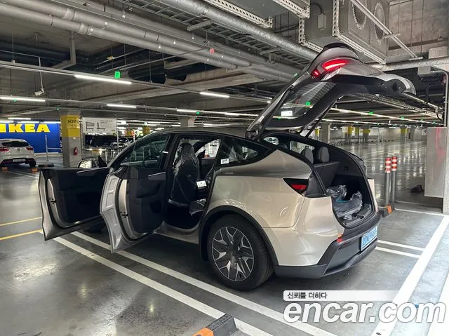 Tesla Model Y — Фото автомобиля 2
