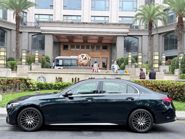 Mercedes-Benz C-Class — Фото автомобиля 3