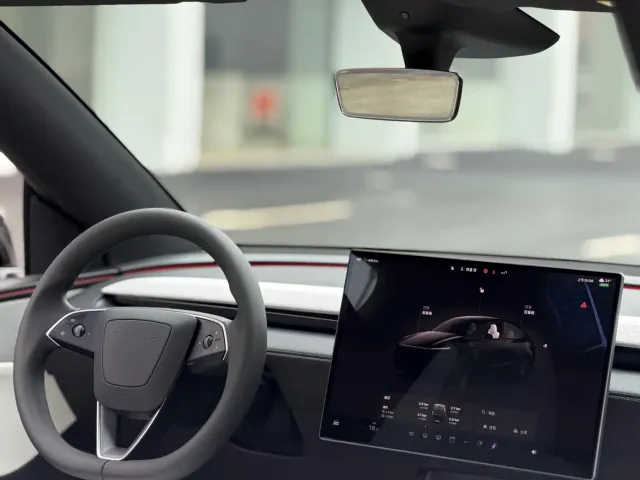 Tesla Model Y — Фото автомобиля 6
