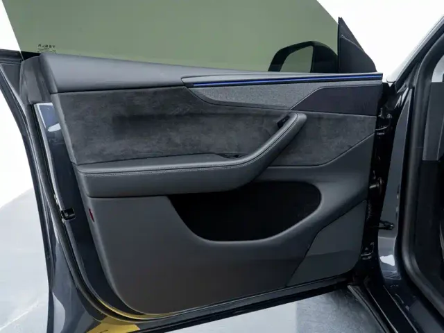 Tesla Model Y — Фото автомобиля 14