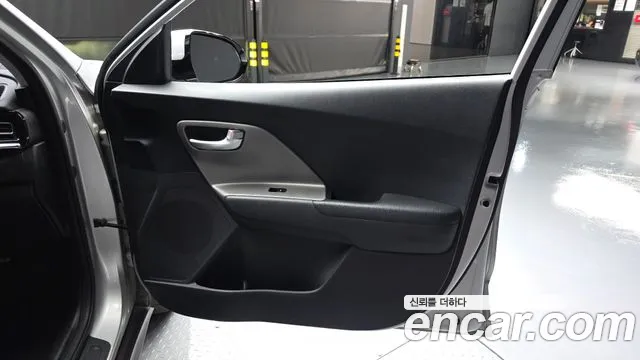 Kia Niro Niro Plus Air — Фото автомобиля 24