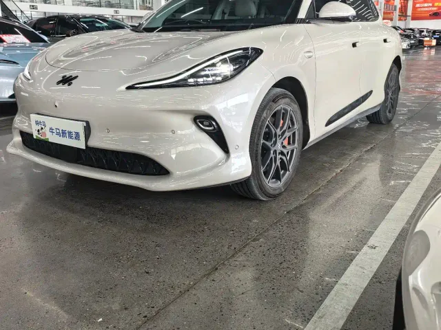 IM Motors LS6 — Фото автомобиля 3