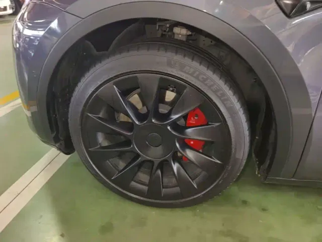 Tesla Model Y — Фото автомобиля 22