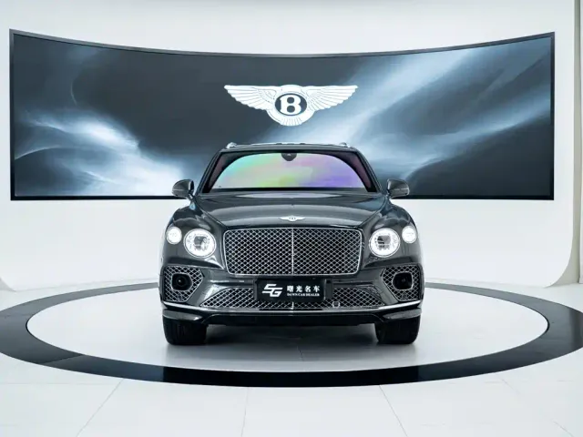 Bentley Bentayga — Фото автомобиля 2