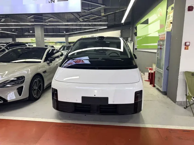 Li Auto MEGA — Фото автомобиля 2