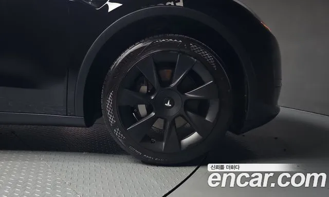 Tesla Model Y — Фото автомобиля 6