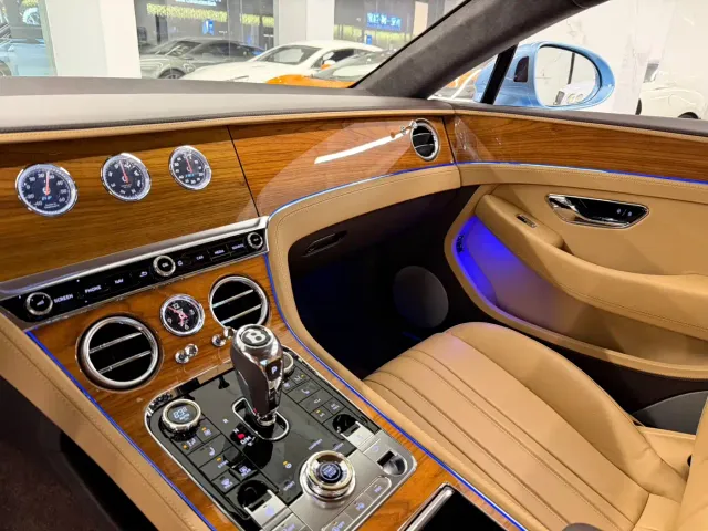 Bentley Continental — Фото автомобиля 7