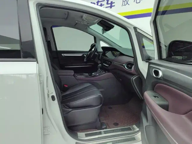 GAC Trumpchi M6 — Фото автомобиля 8