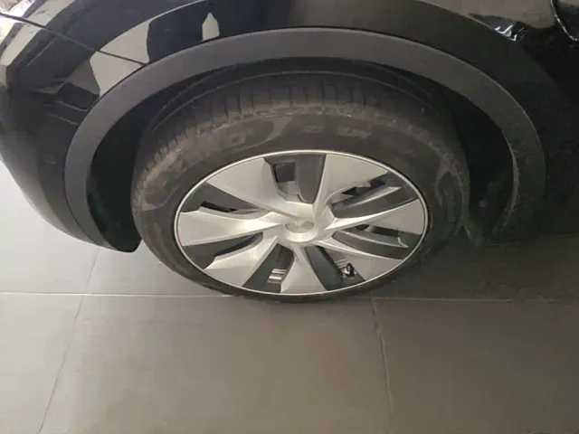 Tesla Model Y — Фото автомобиля 22