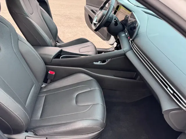 Hyundai Elantra — Фото автомобиля 10