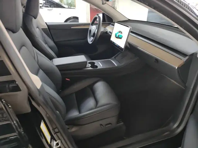 Tesla Model Y — Фото автомобиля 20