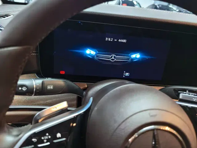 Mercedes-Benz E-Class — Фото автомобиля 12