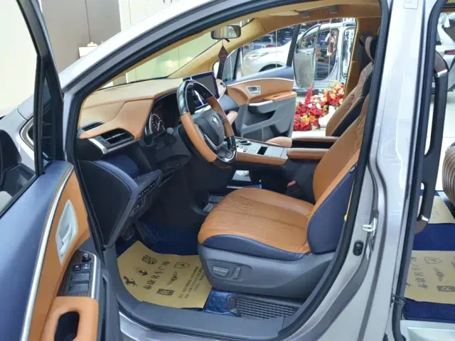 Toyota Sienna — Фото автомобиля 4