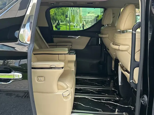 Toyota Alphard — Фото автомобиля 14