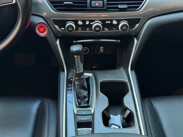 Honda Accord — Фото автомобиля 12