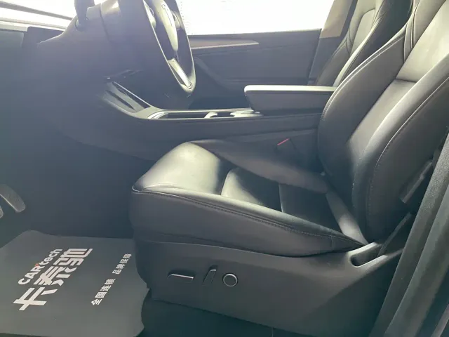 Tesla Model Y — Фото автомобиля 9
