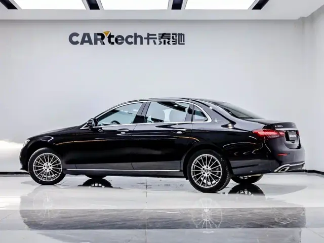 Mercedes-Benz E-Class — Фото автомобиля 4
