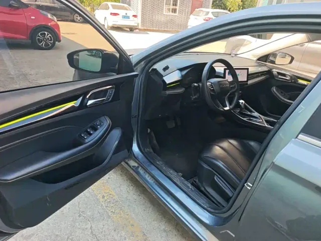 Roewe i5 — Фото автомобиля 15