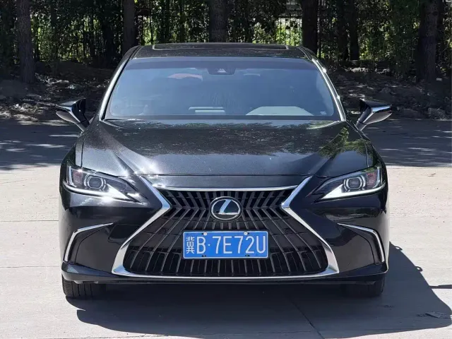 Lexus ES — Фото автомобиля 2