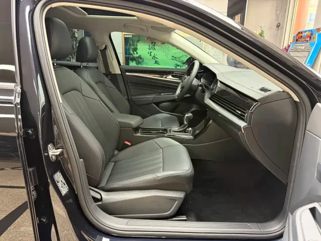 Volkswagen Passat — Фото автомобиля 16