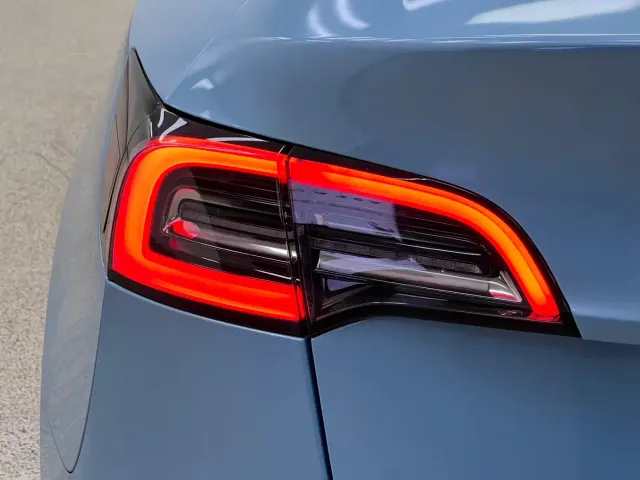 Tesla Model Y — Фото автомобиля 10