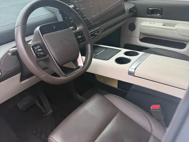 Li Auto MEGA — Фото автомобиля 6
