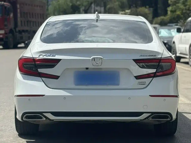 Honda Accord — Фото автомобиля 9