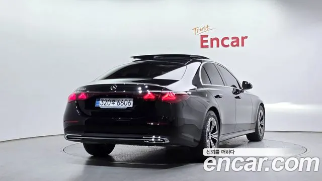 Mercedes-Benz E-Class — Фото автомобиля 2
