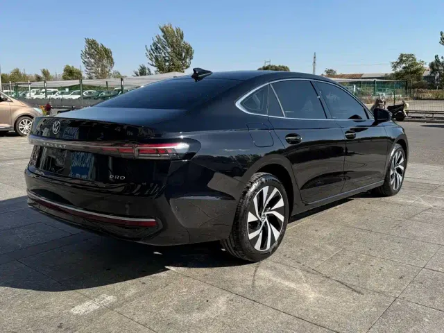 Volkswagen Passat — Фото автомобиля 12