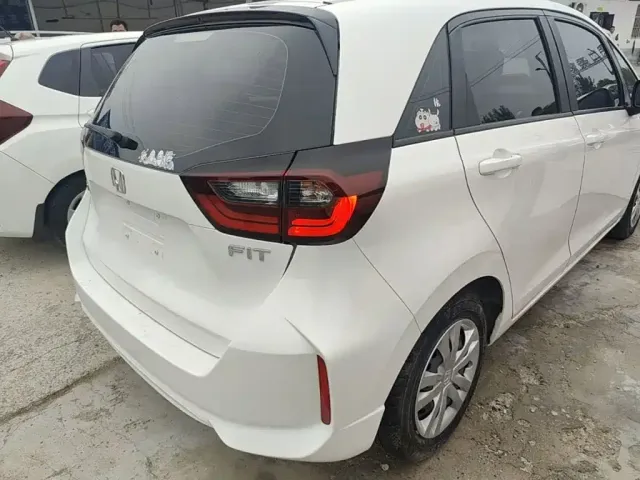 Honda Fit — Фото автомобиля 7