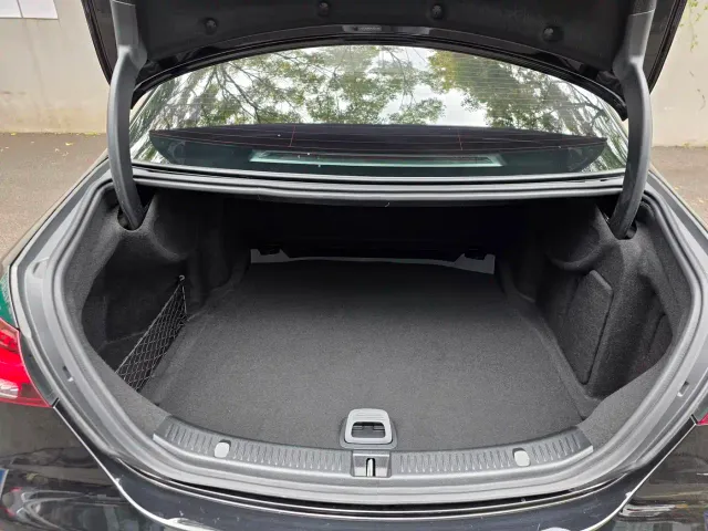Mercedes-Benz E-Class — Фото автомобиля 27
