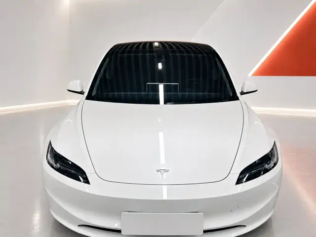 Tesla Model 3 — Фото автомобиля 2